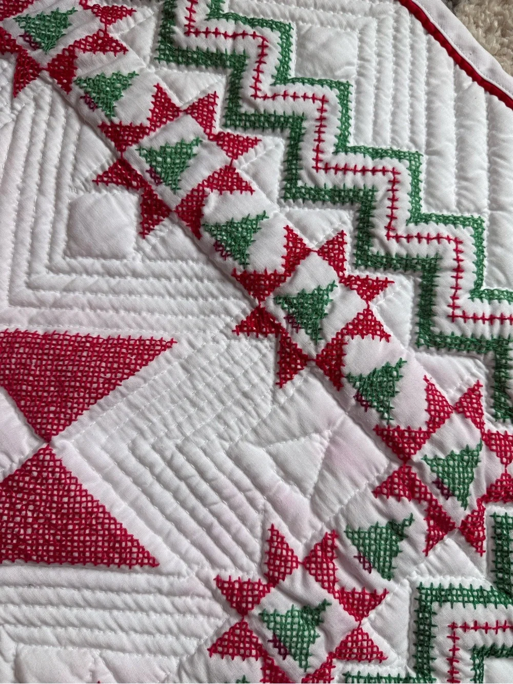 VTG Christmas Tree Star Quilt Holiday Hanging Quilt Mini White Red Green